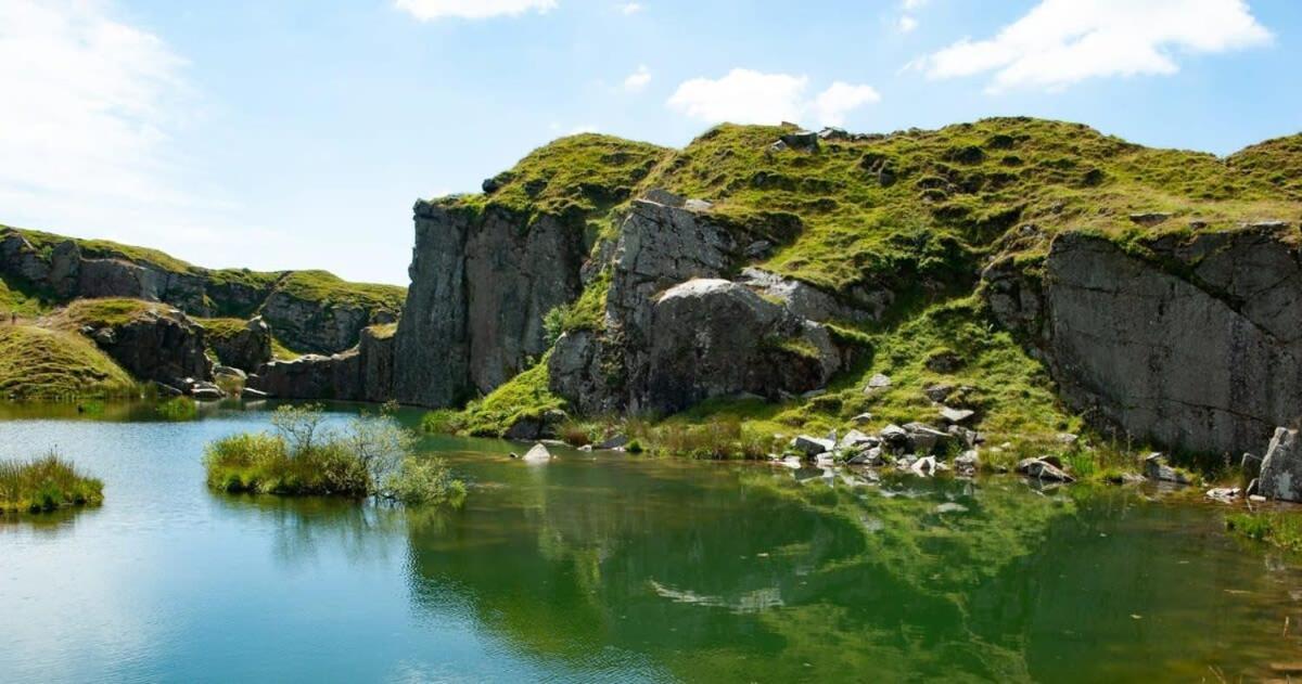 Вилла Dartmoor Barn On North Hessary Tor Йелвертон Экстерьер фото
