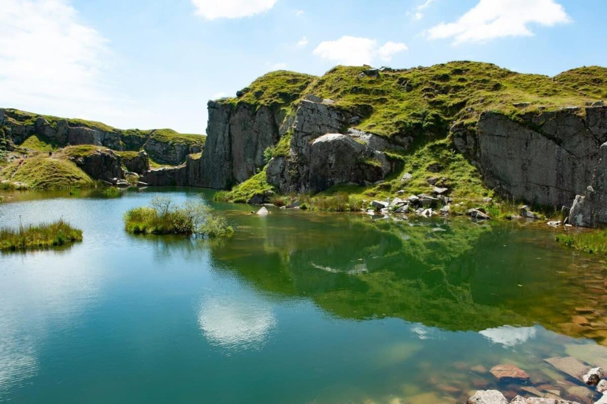 Вилла Dartmoor Barn On North Hessary Tor Йелвертон Экстерьер фото